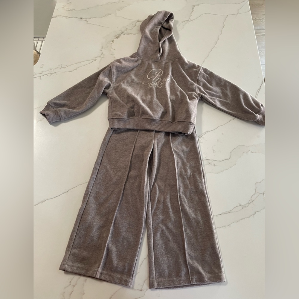 Girls Zara lounge set. Hoodie and wide leg pants